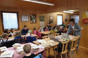Vogelhäuser bauen und Vortrag über Vögel im Lehrbienenstand in Monheim